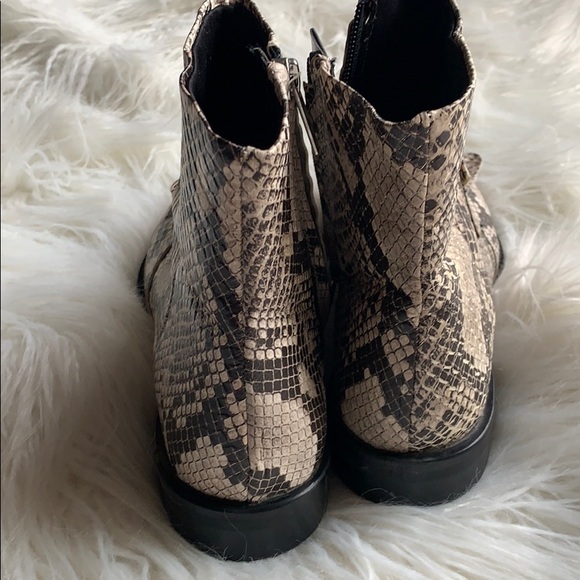 ASOS design flat leather snakeskin bootie cream - Picture 9 of 9